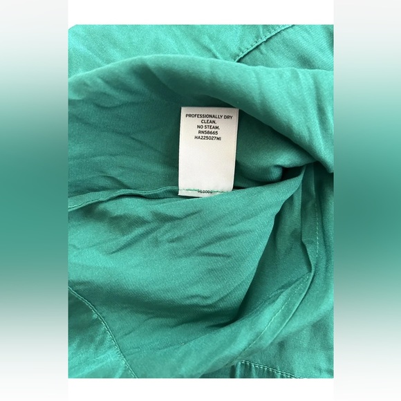 Halogen Silk Sleeveless Top in Emerald Green Size XS - Picture 7 of 8